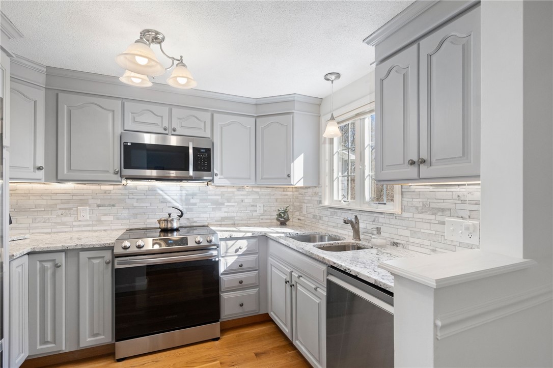 5 Eagle Run, Unit C Warwick, RI 02818 - Photo 3 of 32 Light and bright with beautiful stainless appliances