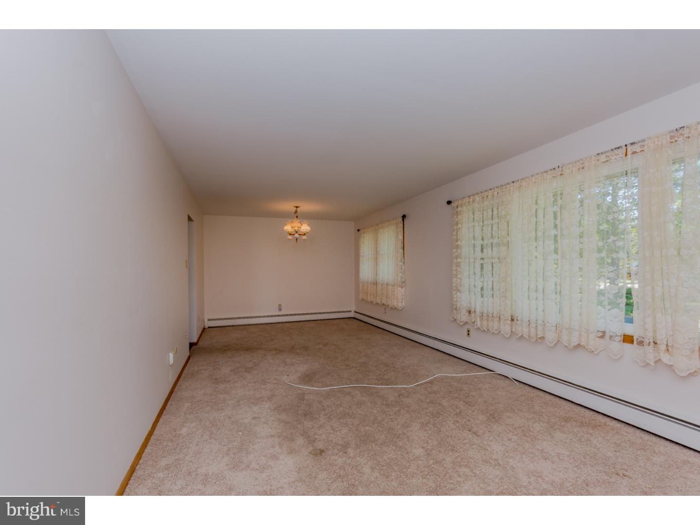 327 South 1st Road Hammonton, NJ 08037 - Photo 5 of 25 Living Room