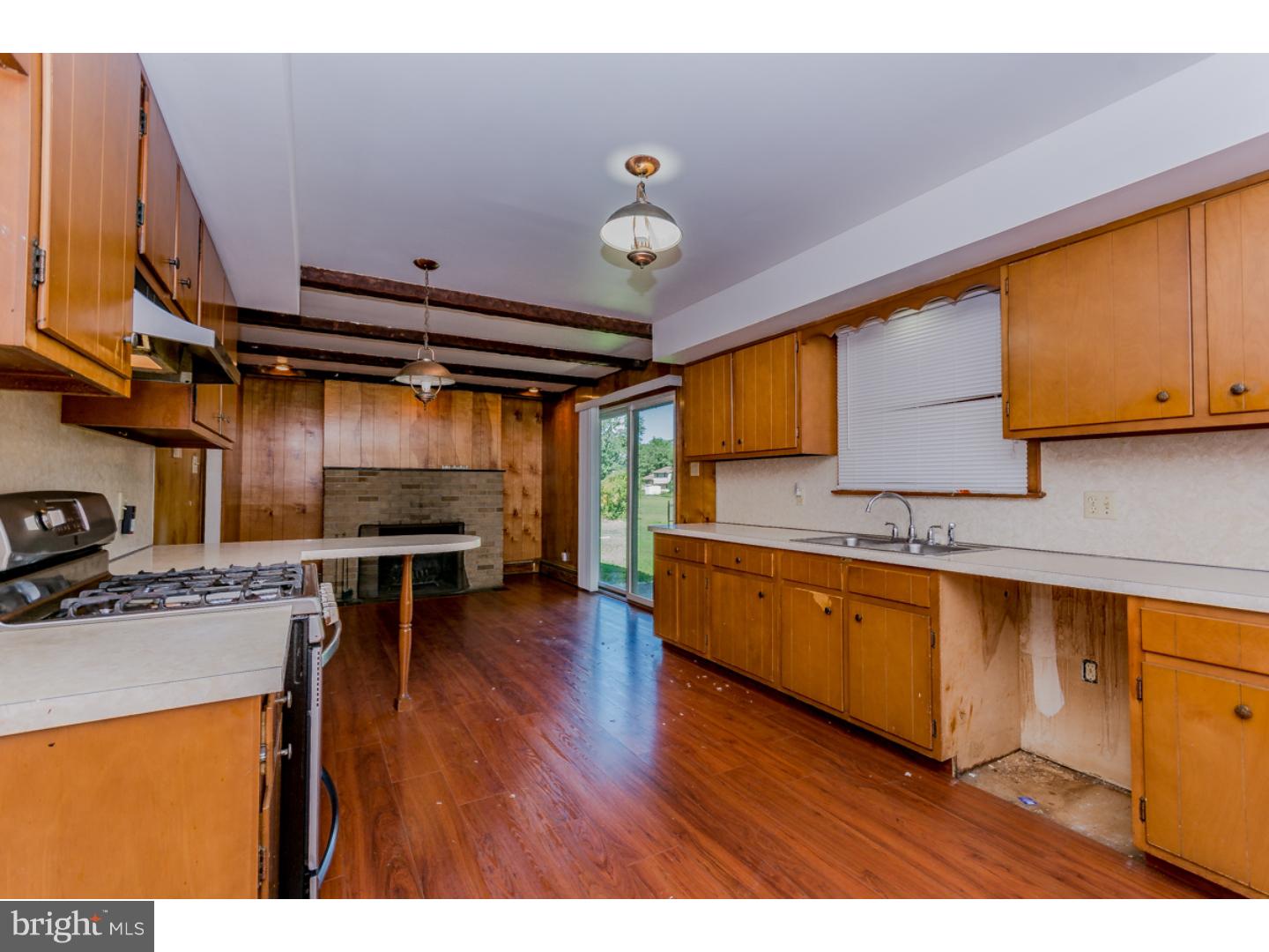 327 South 1st Road Hammonton, NJ 08037 - Photo 10 of 25 Kitchen