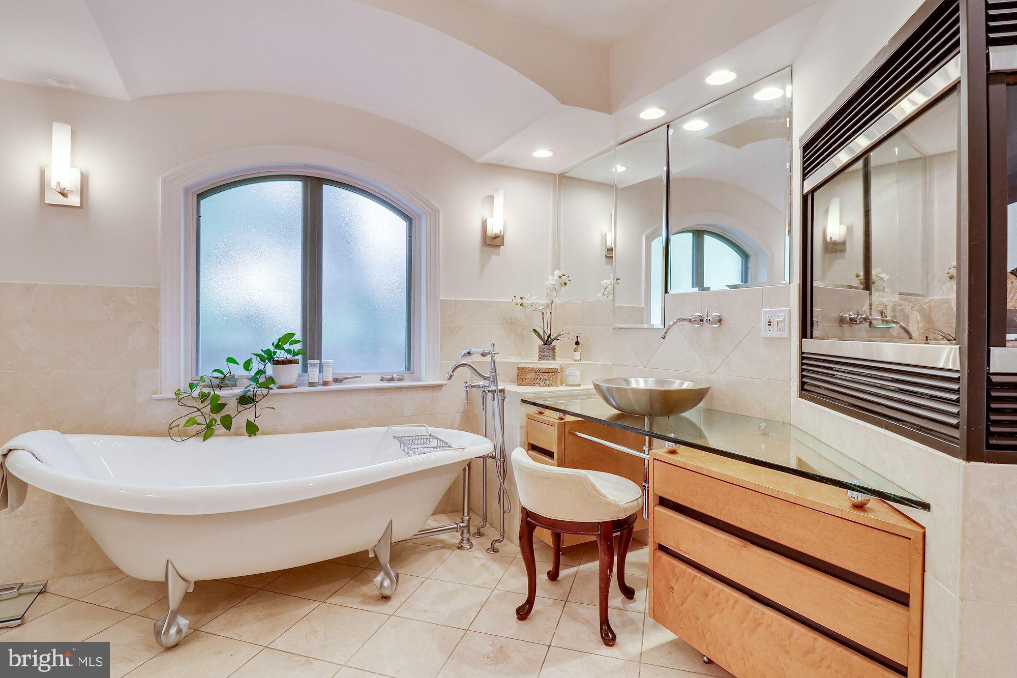 1125 Basil Road McLean, VA 22101 - Photo 18 of 36 Primary Bathroom