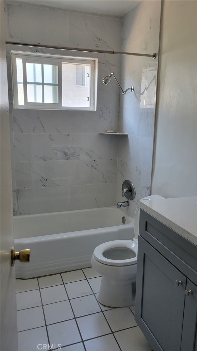 393 Waldo Avenue Pasadena, CA 91101 - Photo 2 of 3 a bathroom with a granite countertop toilet a sink and bathtub