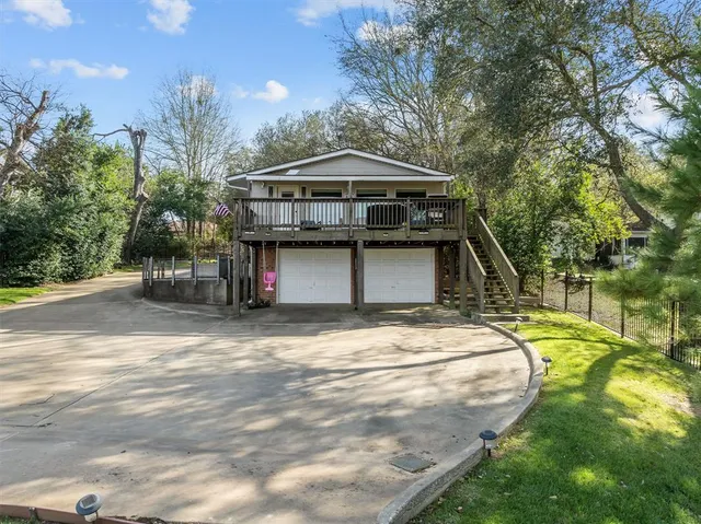 $525,000 | 23322 3 Points Drive, Frankston, TX 75763