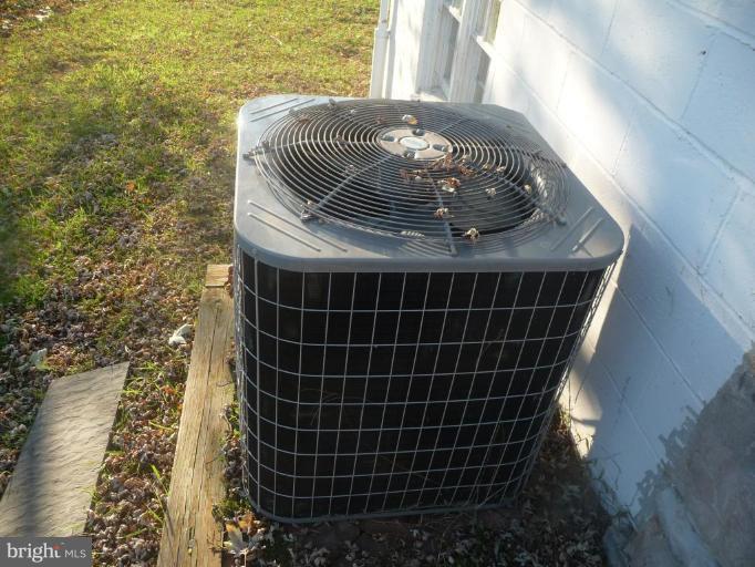 5193 Old Solomons Island Road Lothian, MD 20711 - Photo 15 of 22 Central A/C - works great, newer unit