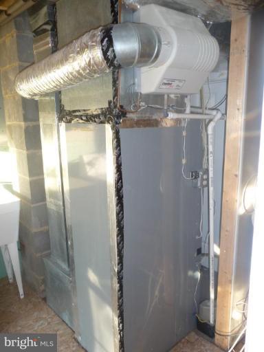 5193 Old Solomons Island Road Lothian, MD 20711 - Photo 16 of 22 Forced Air Furnace - Works great, newer unit