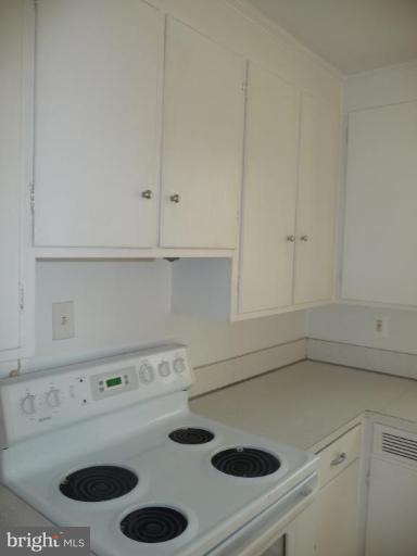 5193 Old Solomons Island Road Lothian, MD 20711 - Photo 4 of 22 Clean Kitchen