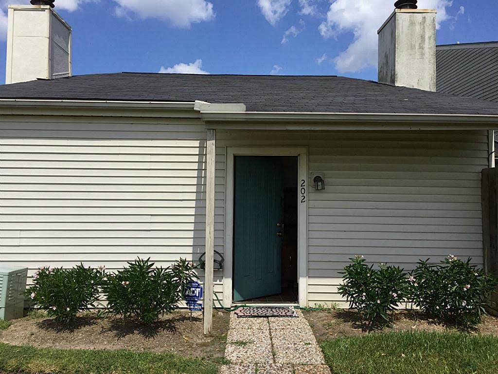 6401 Deihl Road, Unit 202 Houston, TX 77092 - Photo 20 of 22 Front Door (no condo above)