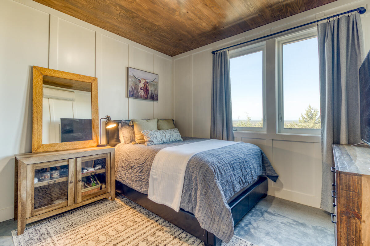 14652 Shumway Road Powell Butte, OR 97753 - Photo 15 of 45 Gallery Image 15