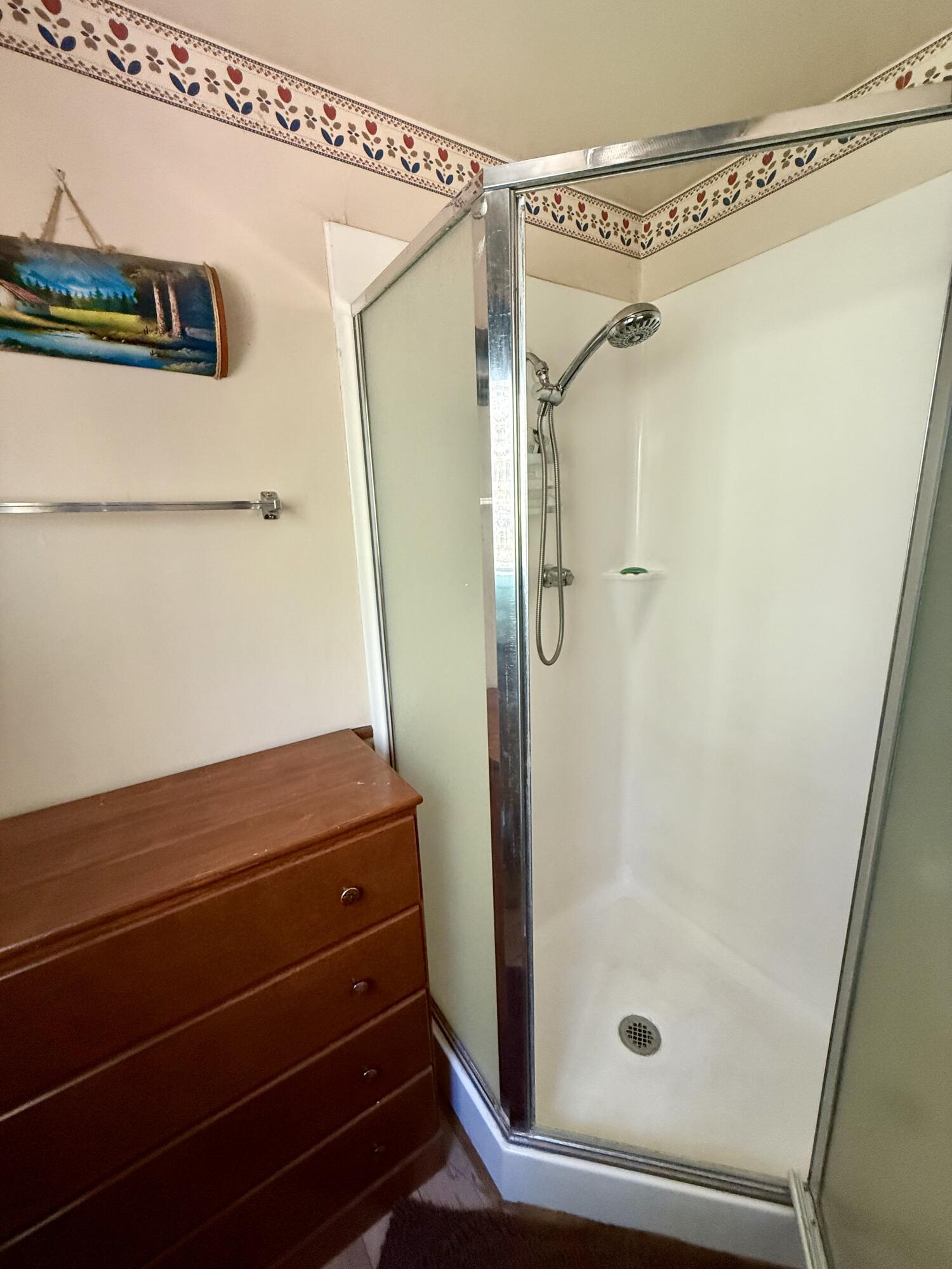 57603 Crest Drive Springville, CA 93265 - Photo 20 of 44 Upstairs Bath