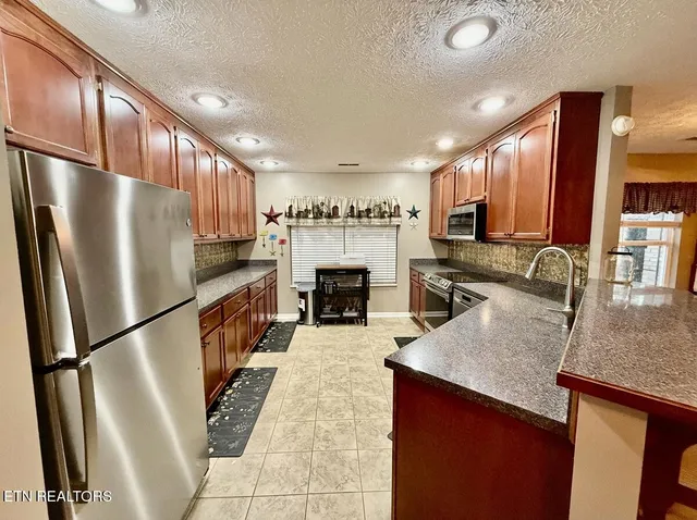 $459,900 | 760 Southview Circle, Kodak, TN 37764