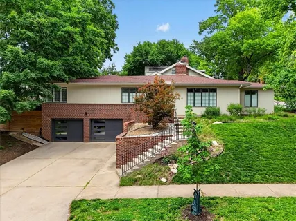 $690,000 | 1624 West 50 Street, Kansas City, MO 64112