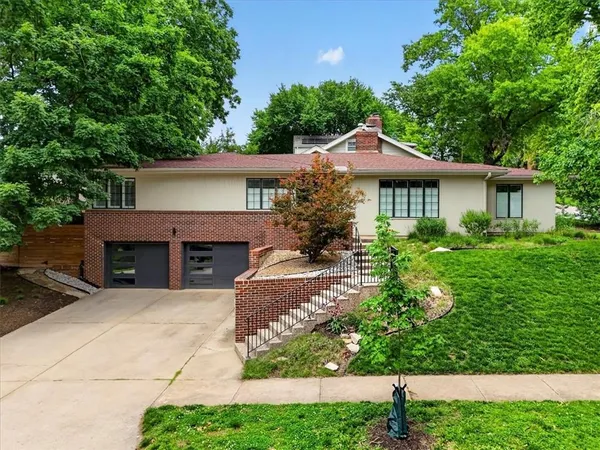 $690,000 | 1624 West 50 Street, Kansas City, MO 64112