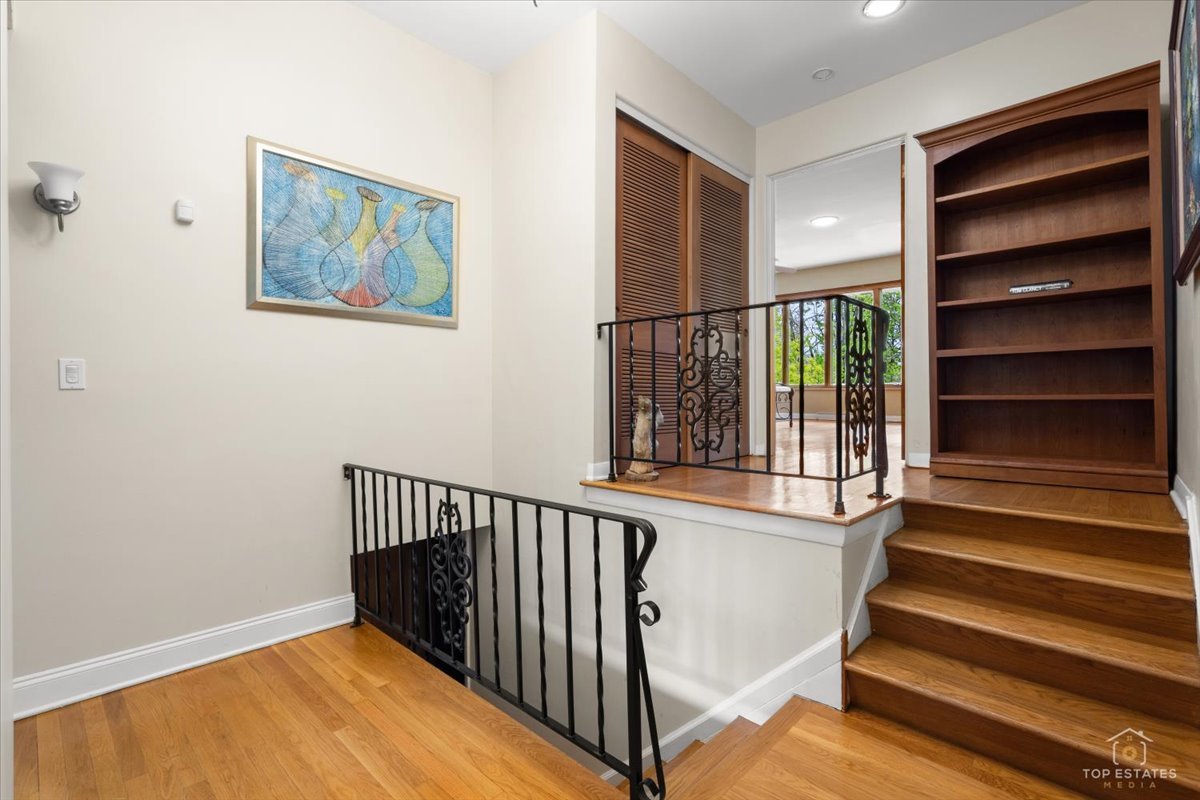 22446 North Old Barrington Road Barrington, IL 60618 - Photo 22 of 49 a view of a hallway with stairs