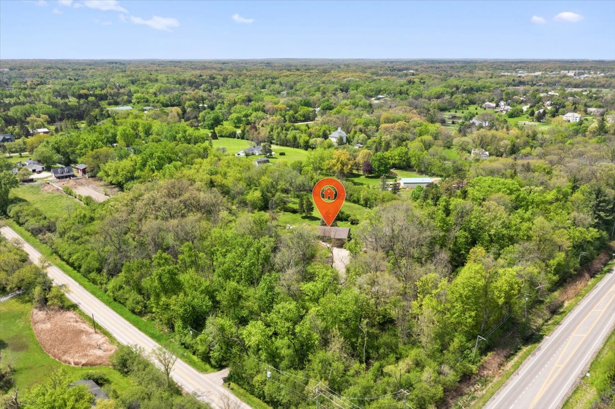 22446 North Old Barrington Road Barrington, IL 60618 - Photo 3 of 49 a view of a city