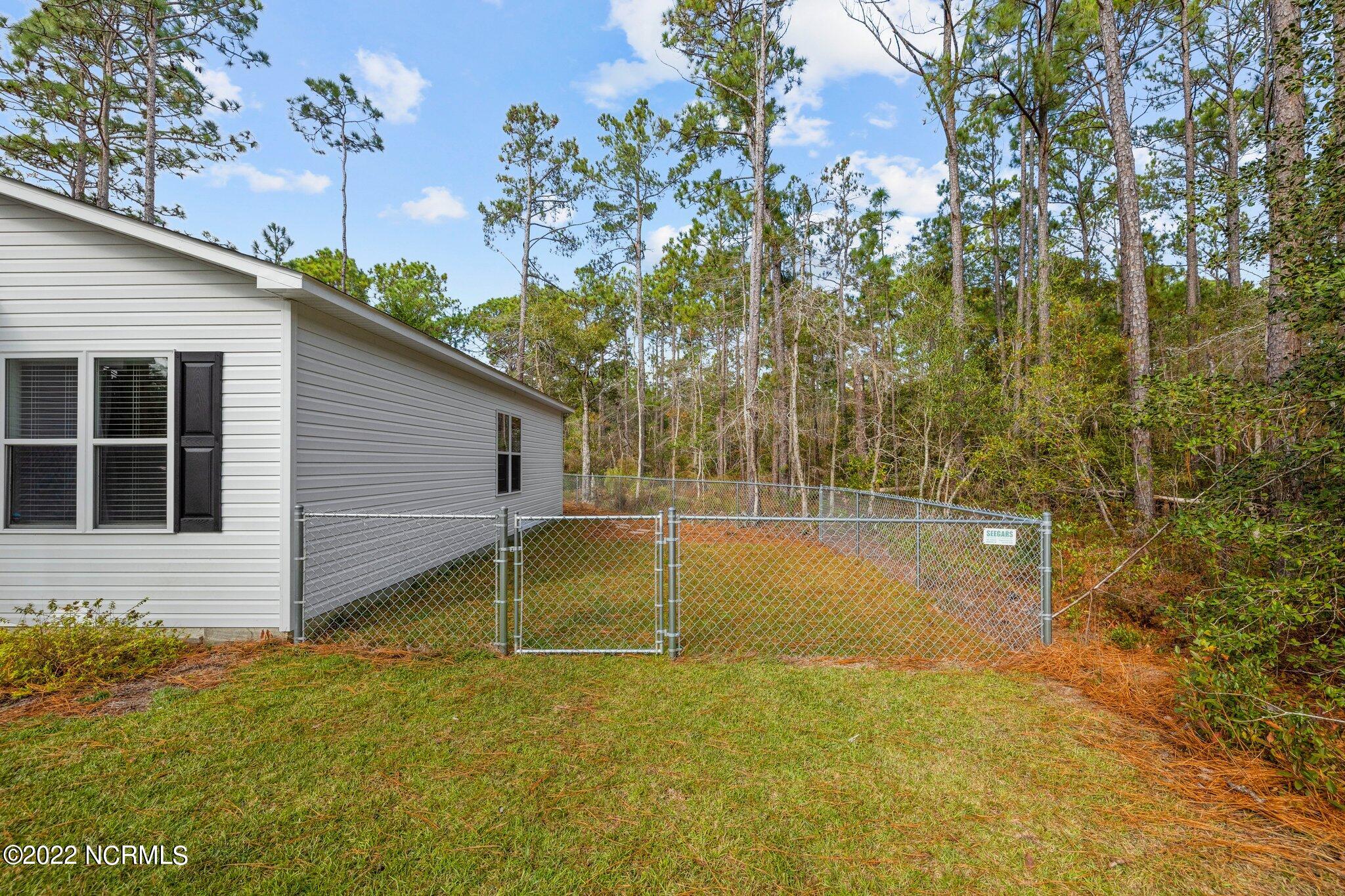 316 Barrington Ridge Bogue, NC 28570 - Photo 16 of 22 side yard