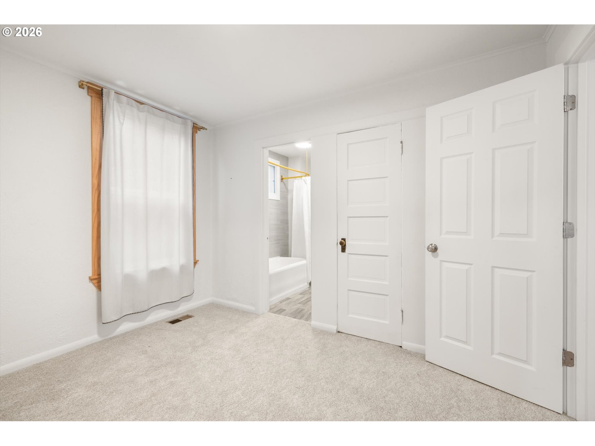 2055 North Alberta Street Portland, OR 97217 - Photo 19 of 38 a view of an empty room