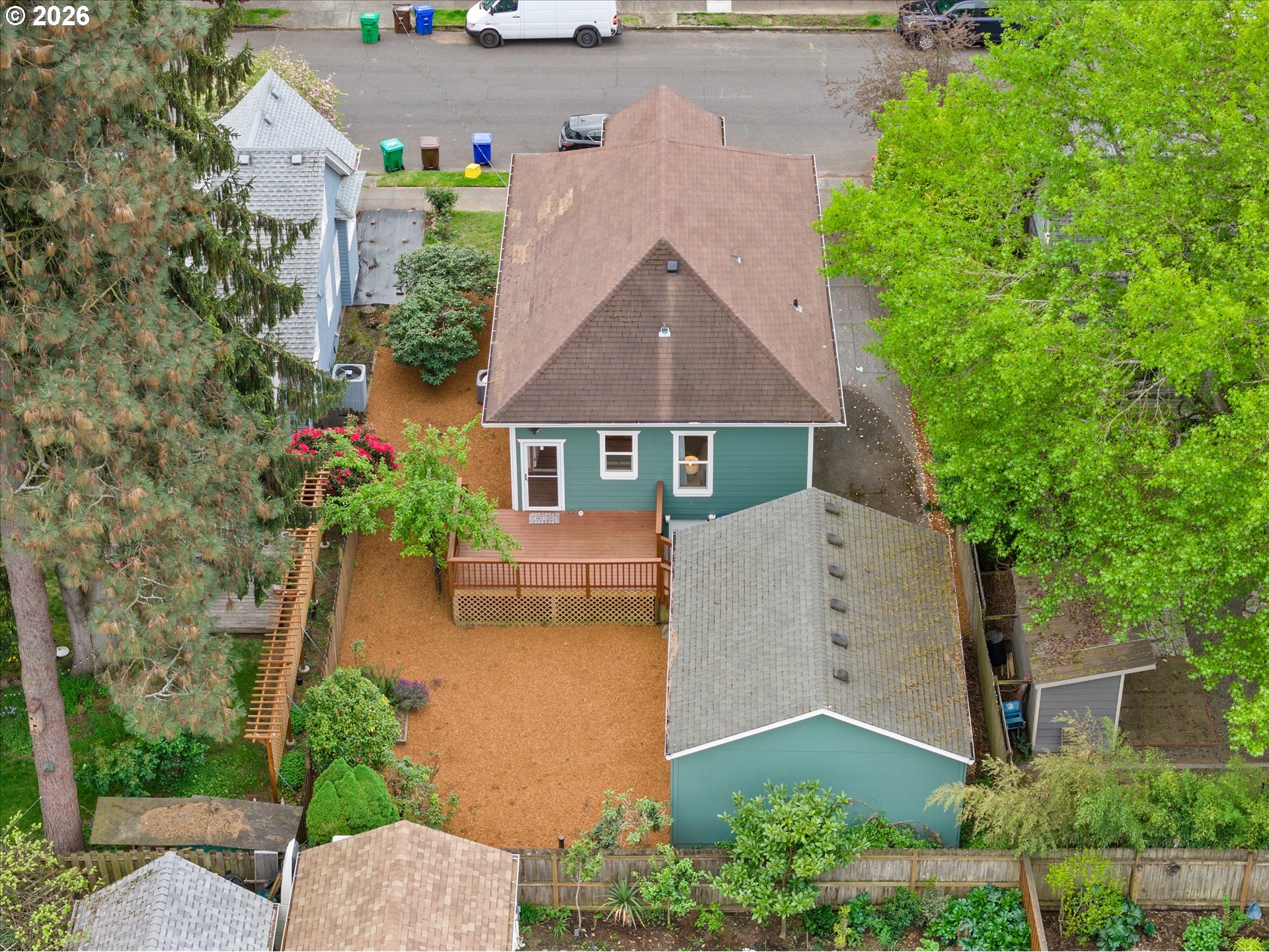 2055 North Alberta Street Portland, OR 97217 - Photo 37 of 38 front view of a house with a yard