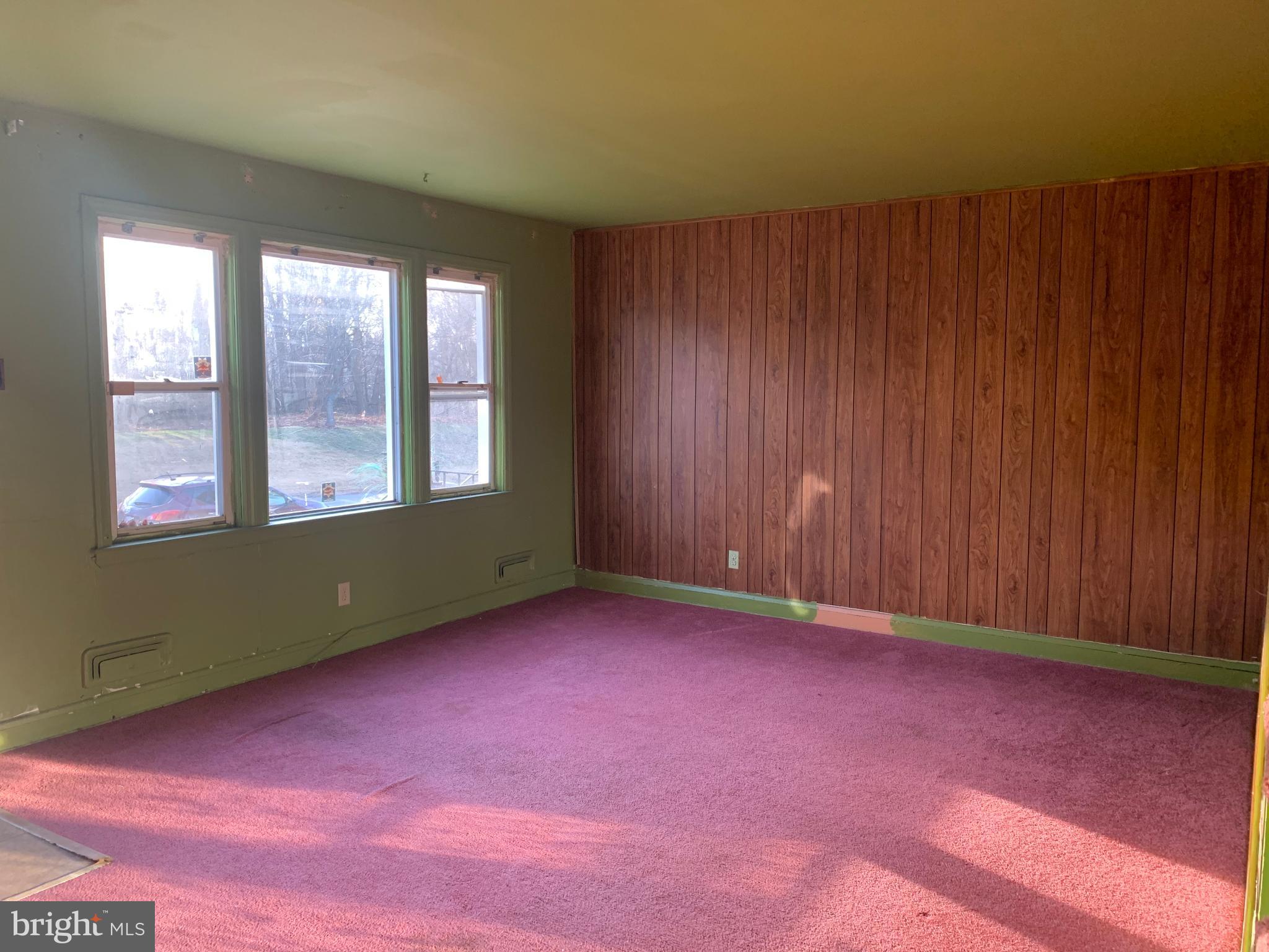 1622 Hartsdale Road Baltimore, MD 21239 - Photo 3 of 31 Living Room