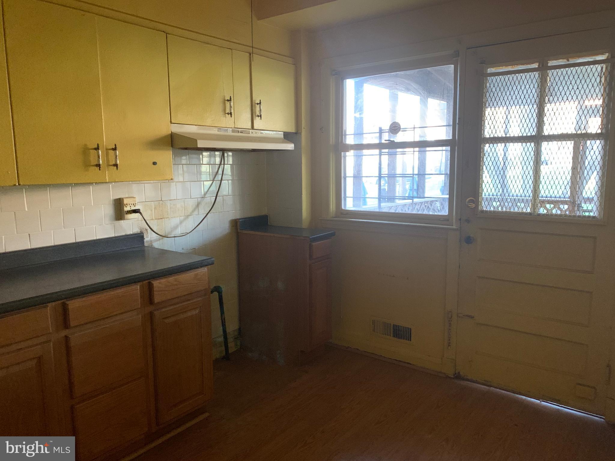 1622 Hartsdale Road Baltimore, MD 21239 - Photo 7 of 31 Kitchen
