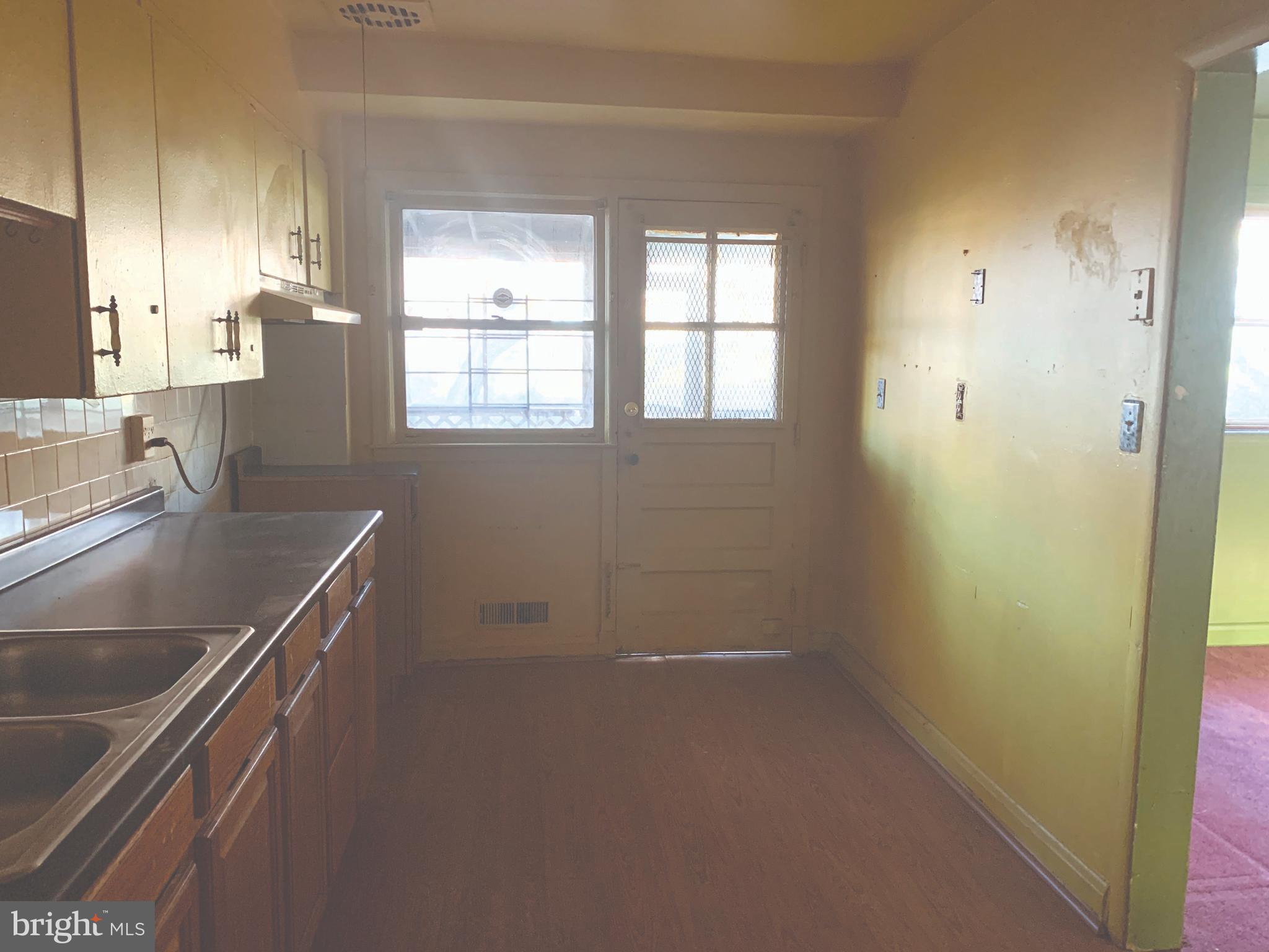 1622 Hartsdale Road Baltimore, MD 21239 - Photo 8 of 31 Kitchen