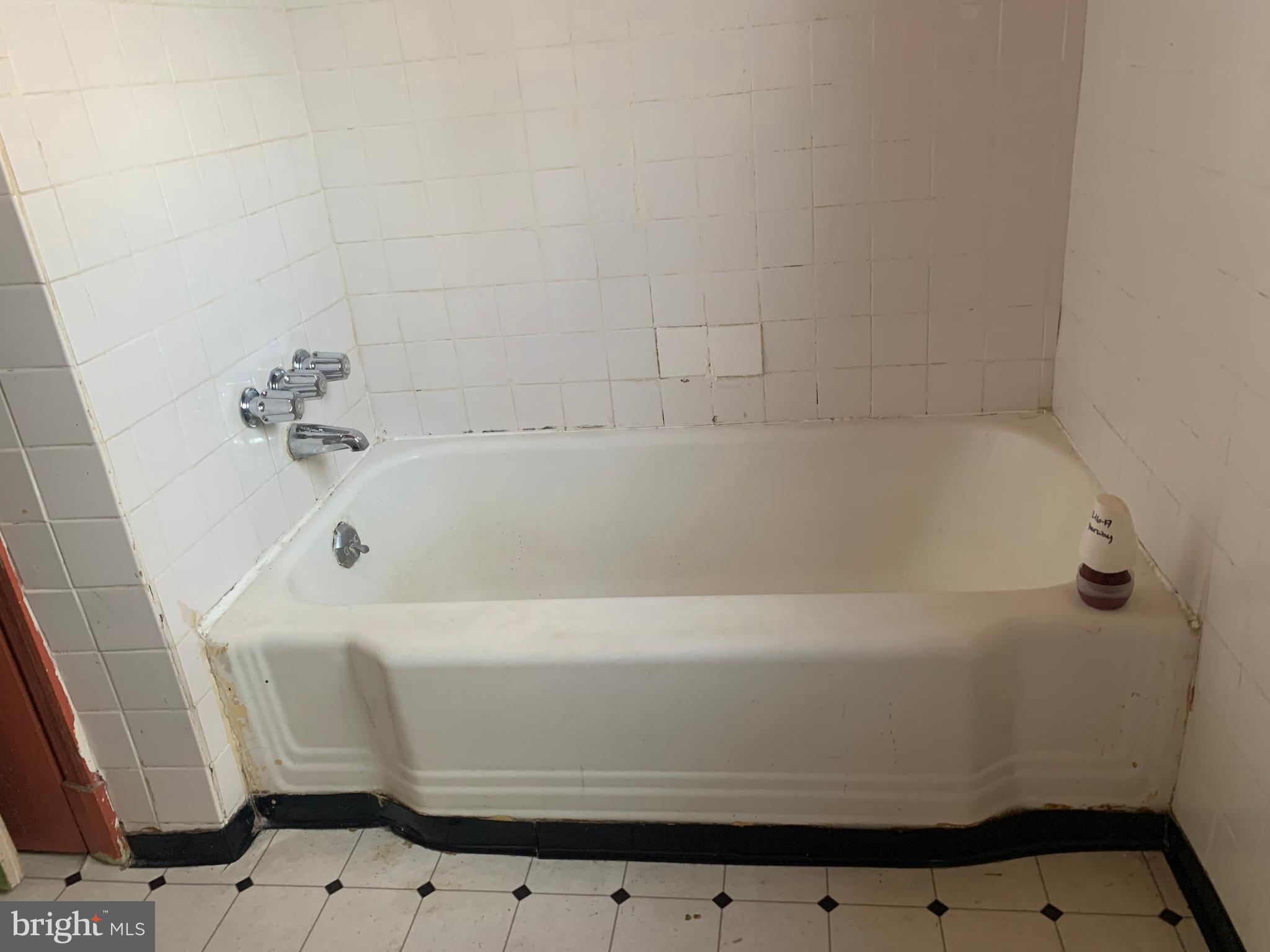 1622 Hartsdale Road Baltimore, MD 21239 - Photo 9 of 31 Bathroom Upper Level