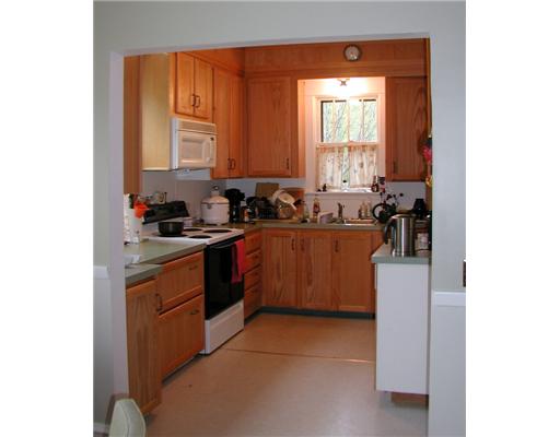 25 Memorial Road Providence, RI 02906 - Photo 5 of 9 Kitchen.