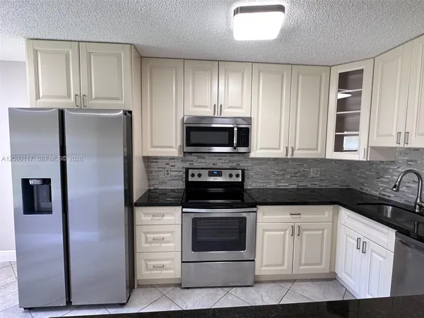 $2,250 | 5515 Courtyard Drive, Unit 5515, Margate, FL 33063