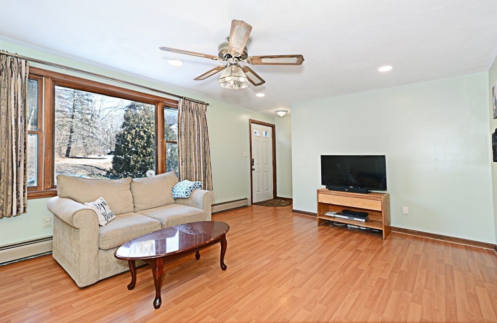 34 Comins Road Oxford, MA 01537 - Photo 5 of 35 Gallery Image 5