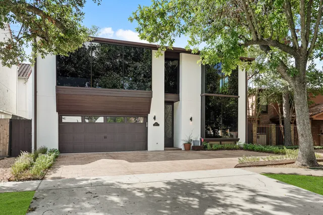 a view of entrance gate of house and tree