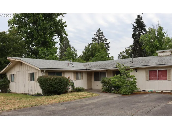 $299,000 | 711 Southwest Rogue River Avenue, Grants Pass, OR 97526