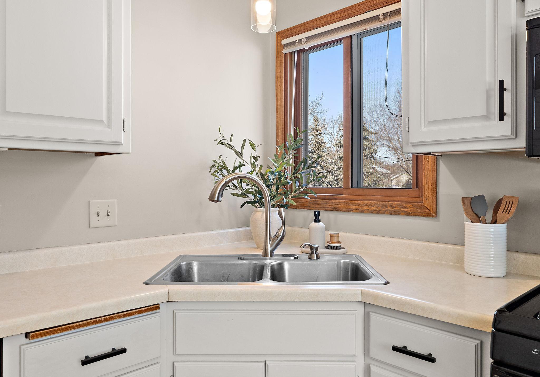 13168 Crocus Street Northwest Coon Rapids, MN 55448 - Photo 12 of 51