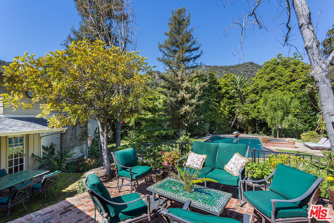 3423 Merrimac Road Los Angeles, CA 90049 - Photo 8 of 30 Gallery Image 8