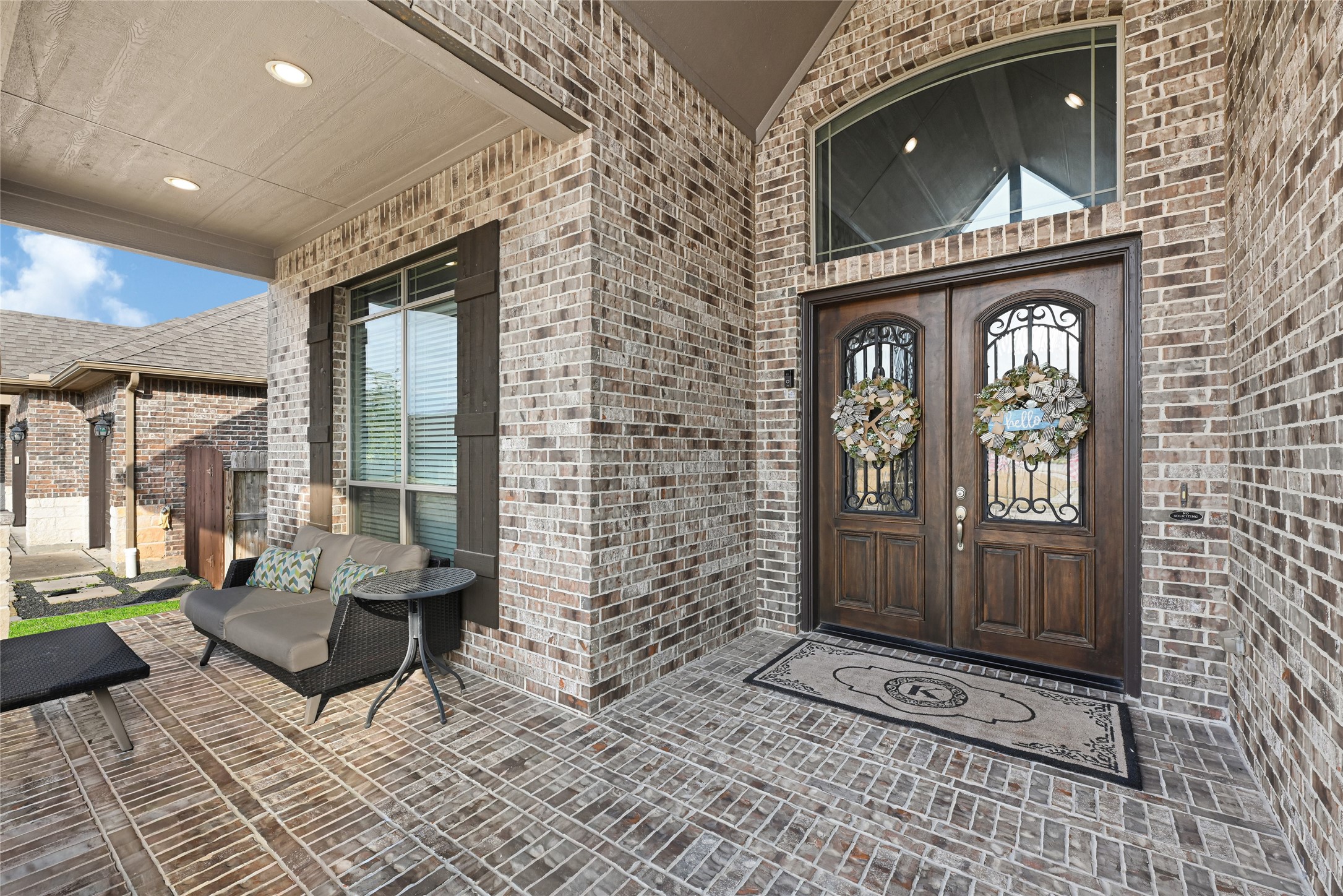 10319 Silver Shield Way Tomball, TX 77375 - Photo 3 of 46 a hall way with furniture and a window