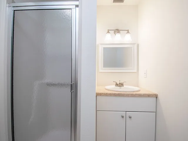 $1,600 | 28 Pine Arbor Lane, Unit 206, Vero Beach, FL 32962