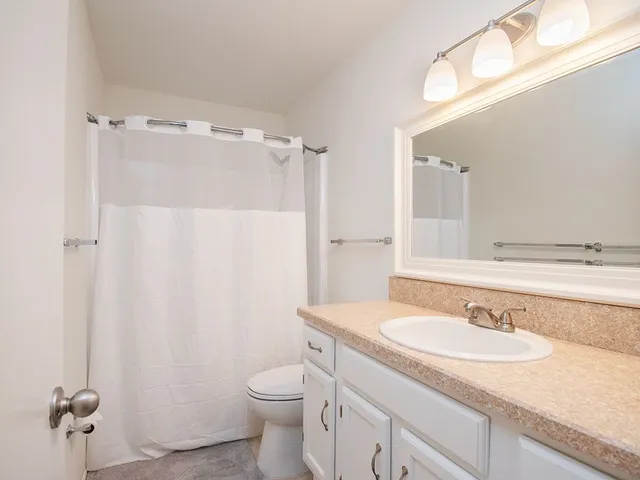 $1,600 | 28 Pine Arbor Lane, Unit 206, Vero Beach, FL 32962