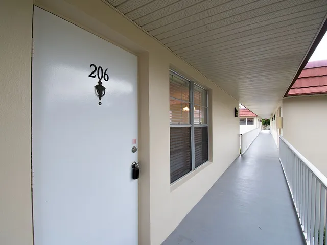 $1,600 | 28 Pine Arbor Lane, Unit 206, Vero Beach, FL 32962