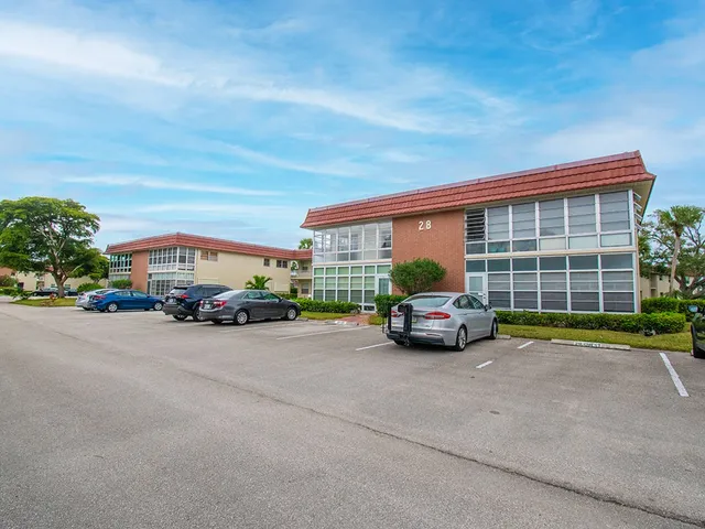 $1,600 | 28 Pine Arbor Lane, Unit 206, Vero Beach, FL 32962