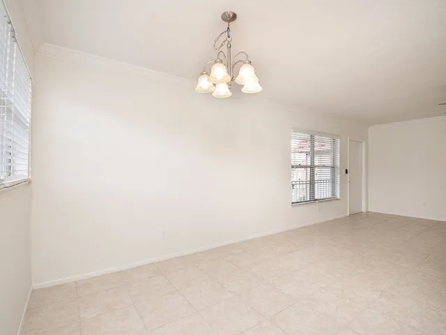 $1,600 | 28 Pine Arbor Lane, Unit 206, Vero Beach, FL 32962