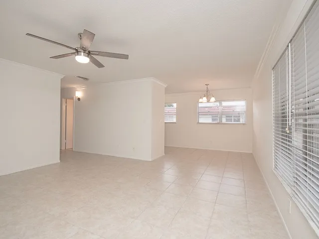 $1,600 | 28 Pine Arbor Lane, Unit 206, Vero Beach, FL 32962