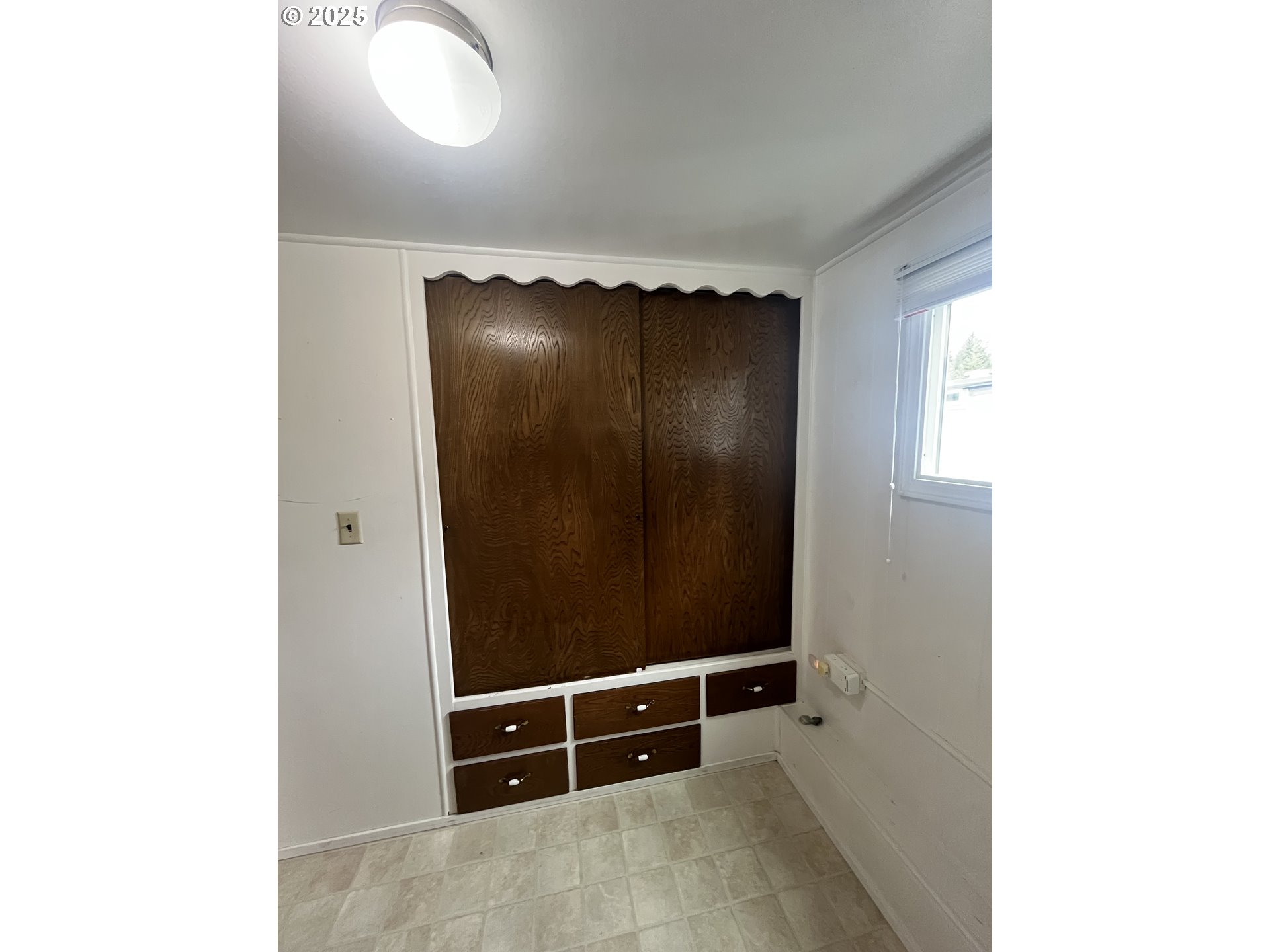 83763 Highway 101, Unit 14 Florence, OR 97439 - Photo 11 of 33 a bathroom with a shower and mirror