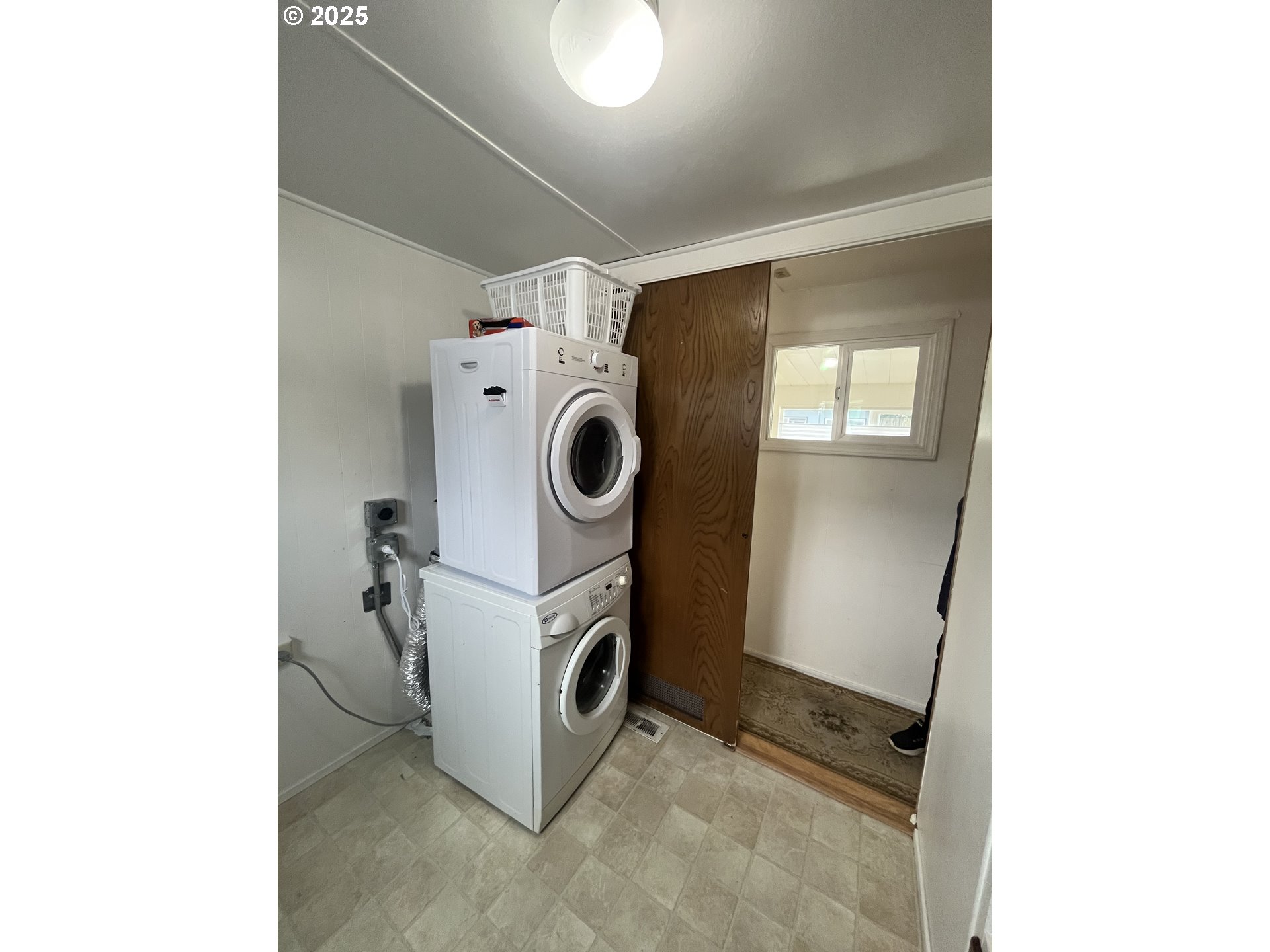83763 Highway 101, Unit 14 Florence, OR 97439 - Photo 12 of 33 a utility room with dryer and washer