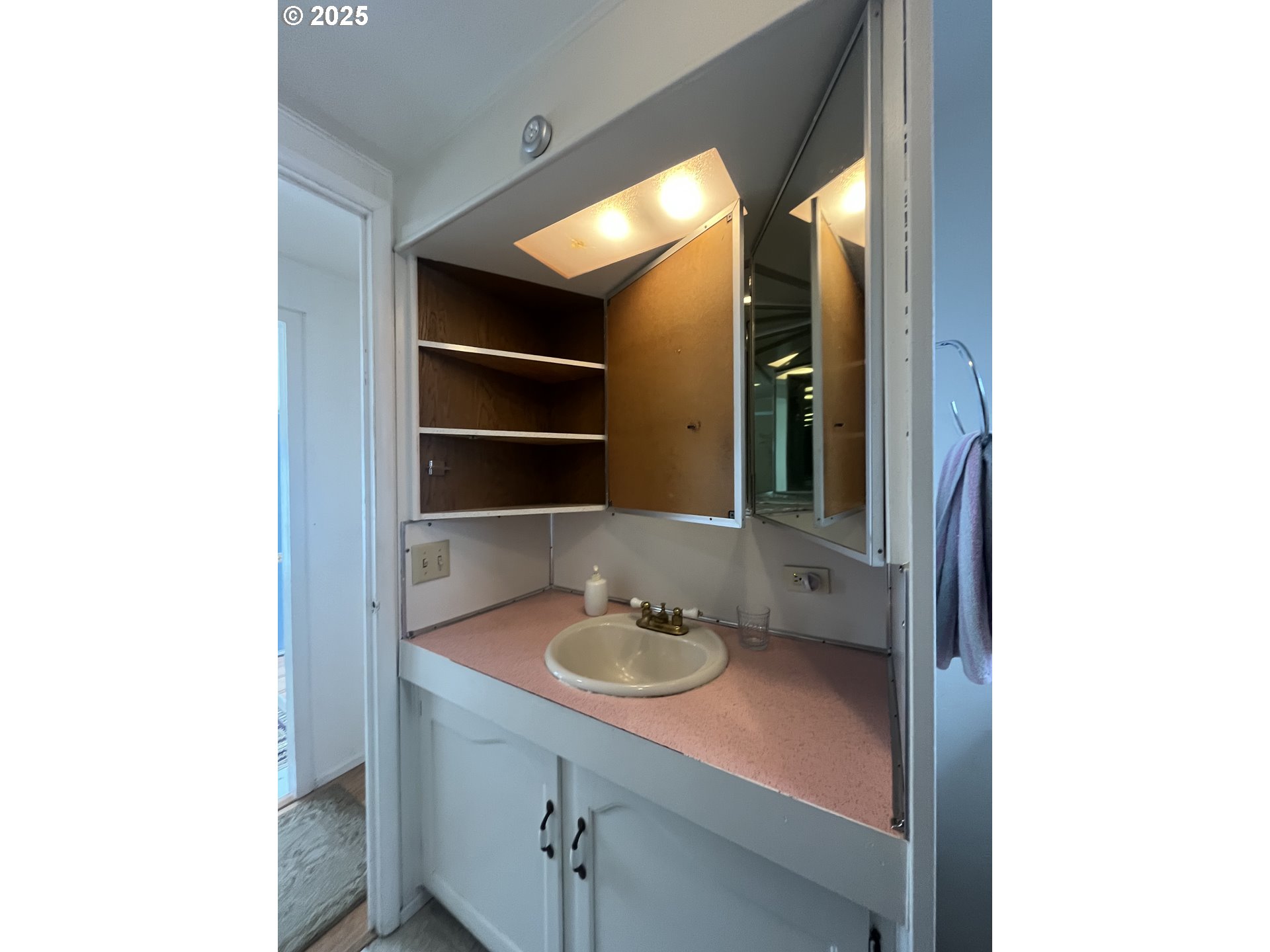 83763 Highway 101, Unit 14 Florence, OR 97439 - Photo 14 of 33 a bathroom with a sink and a mirror