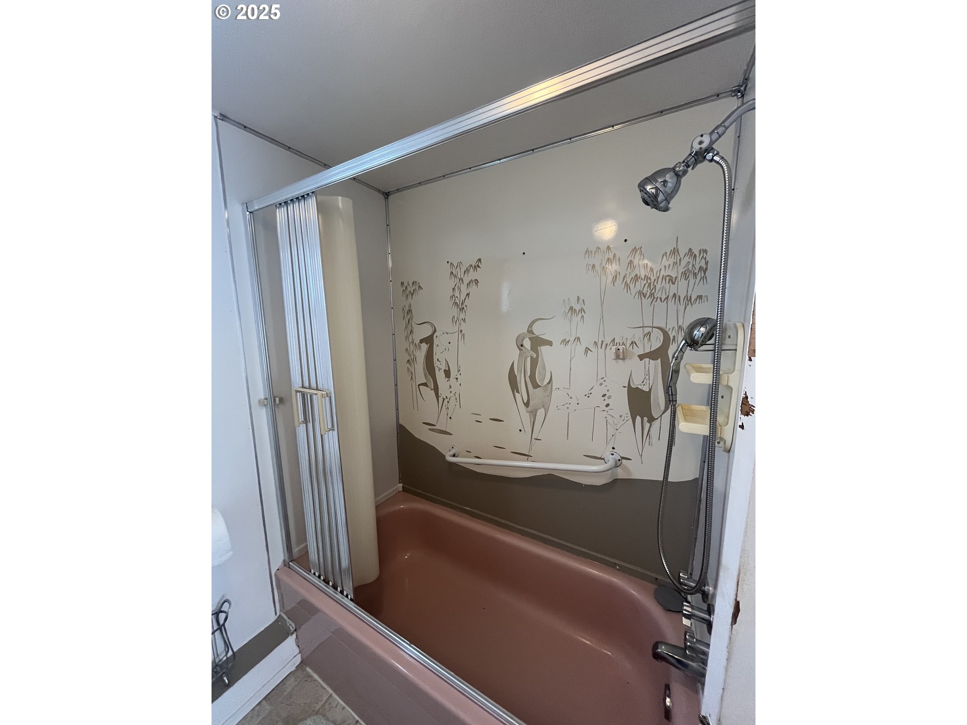 83763 Highway 101, Unit 14 Florence, OR 97439 - Photo 16 of 33 a bathroom with a tub and shower