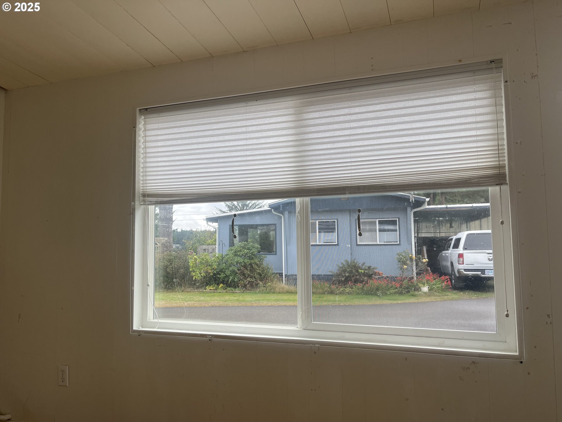 83763 Highway 101, Unit 14 Florence, OR 97439 - Photo 28 of 33 a view of a porch of the house