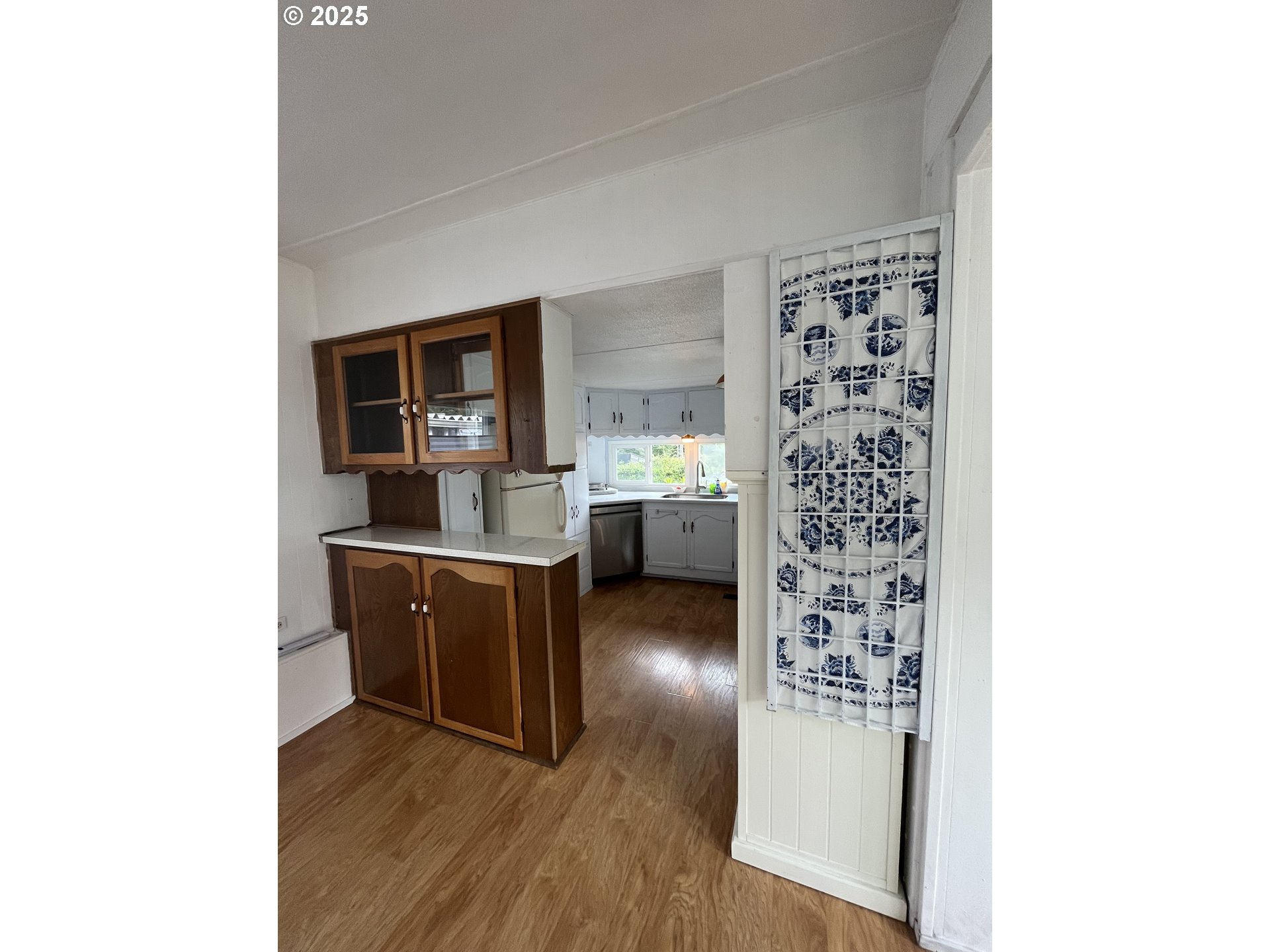 83763 Highway 101, Unit 14 Florence, OR 97439 - Photo 5 of 33 a kitchen with a refrigerator and a sink