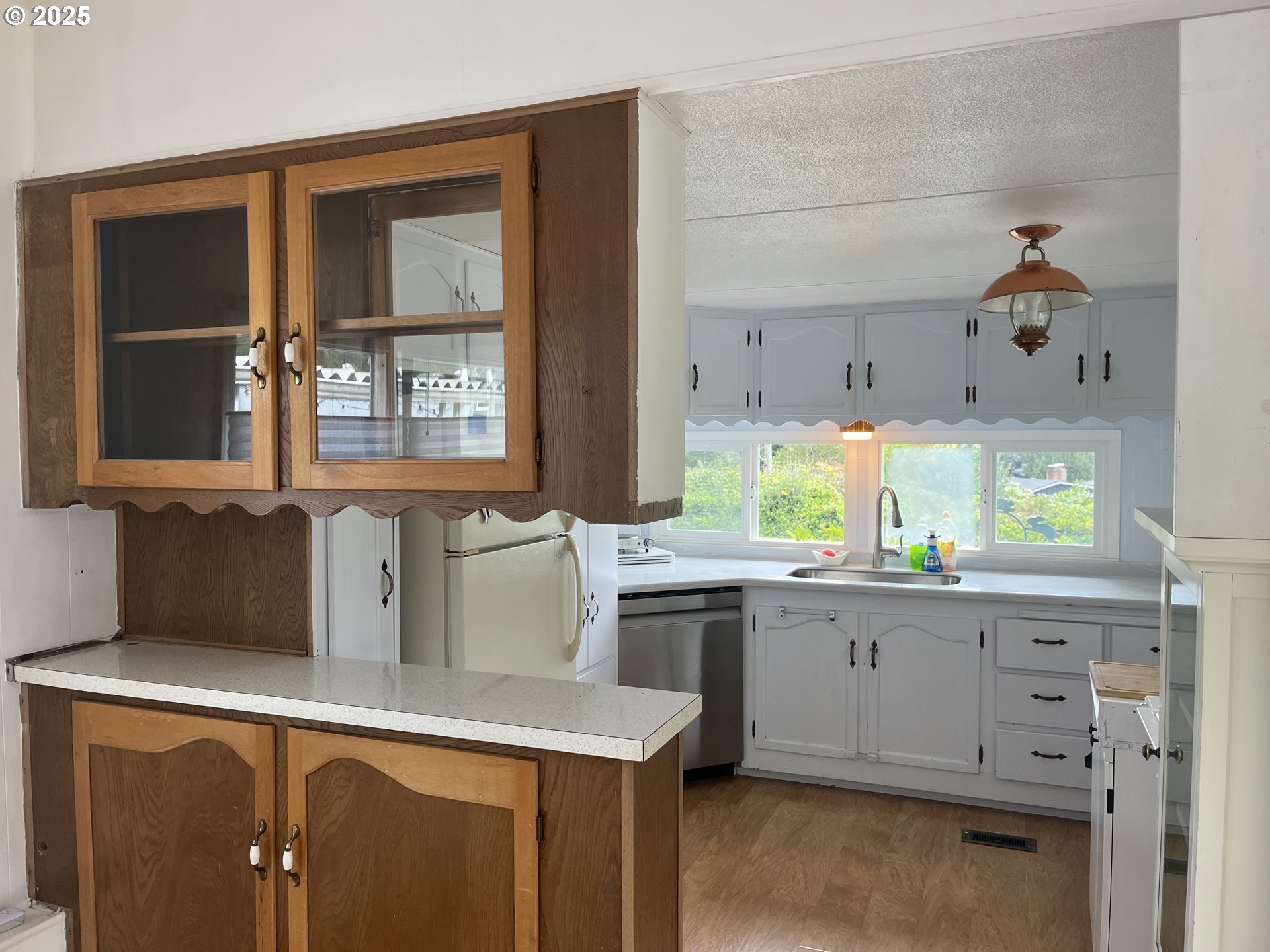83763 Highway 101, Unit 14 Florence, OR 97439 - Photo 6 of 33 a kitchen with a sink and cabinets
