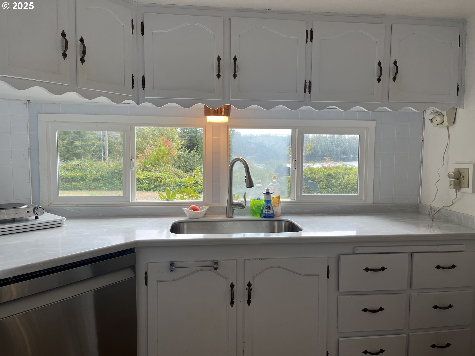 83763 Highway 101, Unit 14 Florence, OR 97439 - Photo 9 of 33 a kitchen with a sink and a window