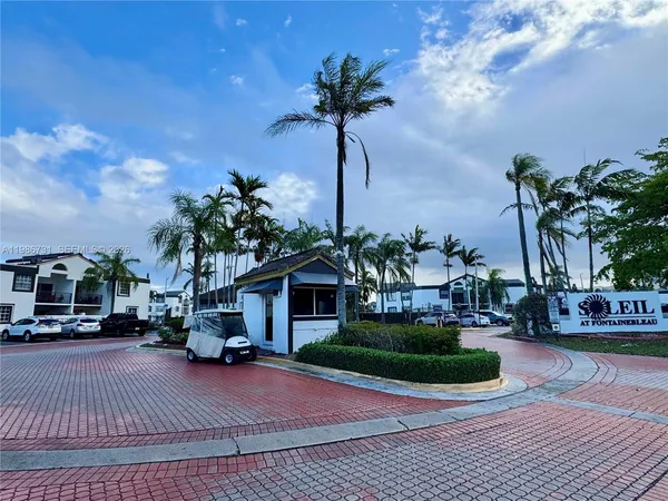 $2,500 | 9731 Fontainebleau Boulevard, Unit F306, Miami, FL 33172