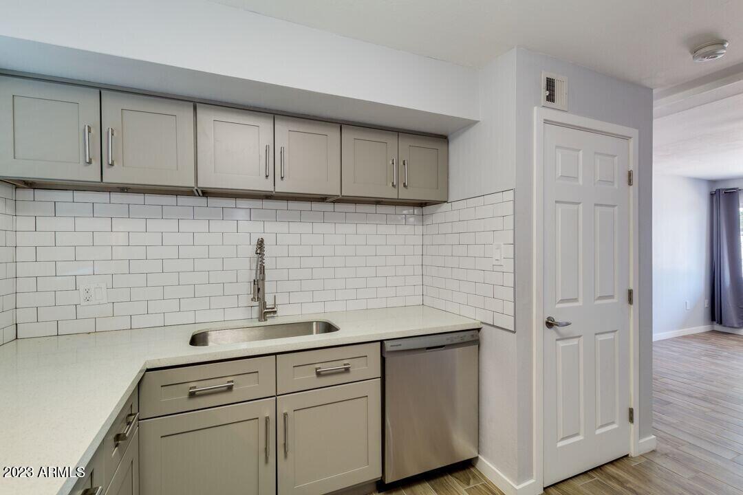 402 West Earll Drive, Unit 6 Phoenix, AZ 85013 - Photo 9 of 23 DnBIJ6lQ