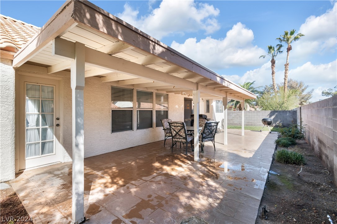212 Pocahontas Court Henderson, NV 89074 - Photo 25 of 28 view from the right side corner onto patio