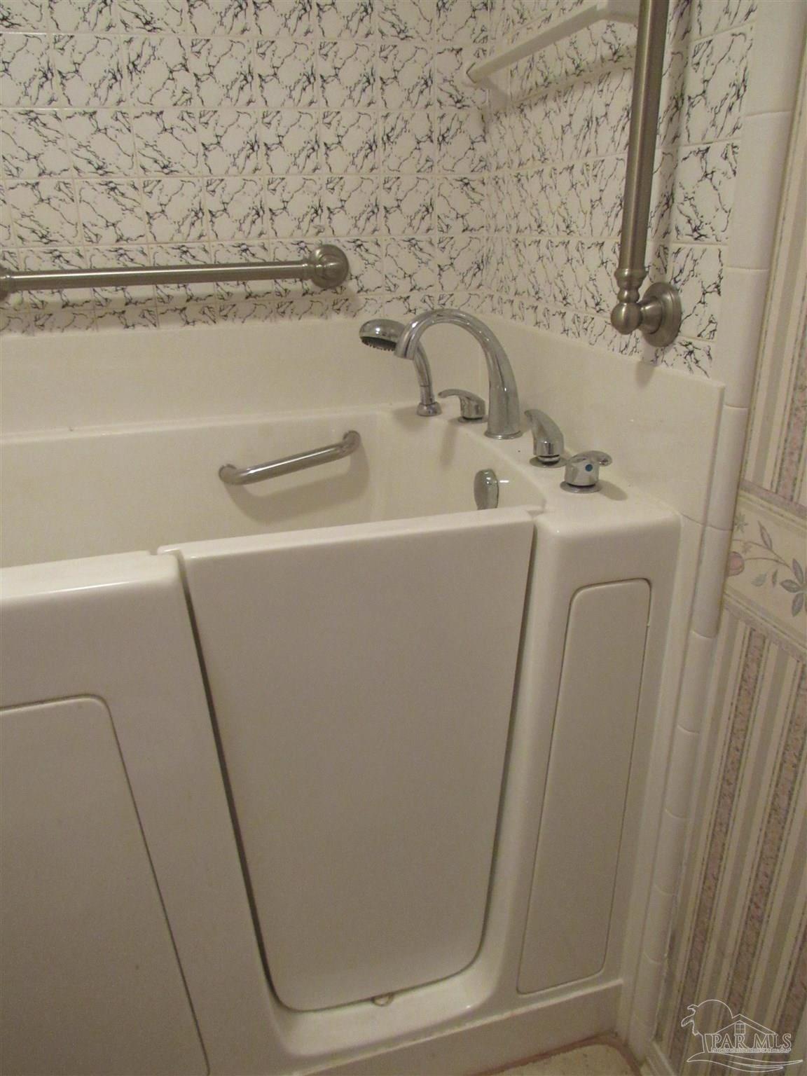1025 Farmington Road Pensacola, FL 32504 - Photo 13 of 20 Gallery Image 13